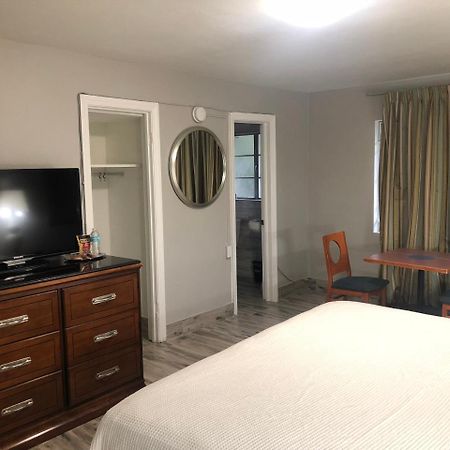 Bay Breeze Inn Bradenton Downtown Bagian luar foto