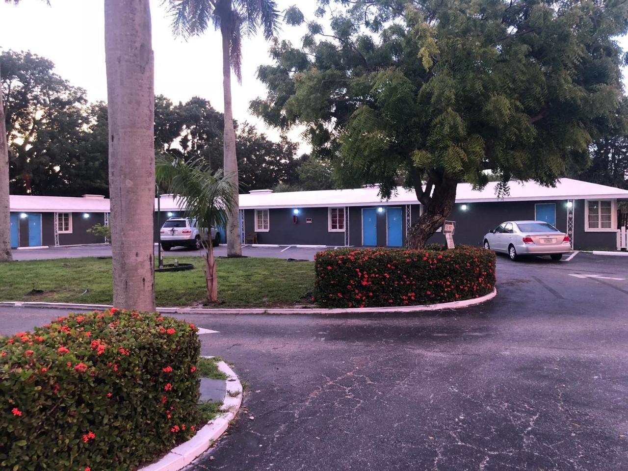 Bay Breeze Inn Bradenton Downtown Bagian luar foto