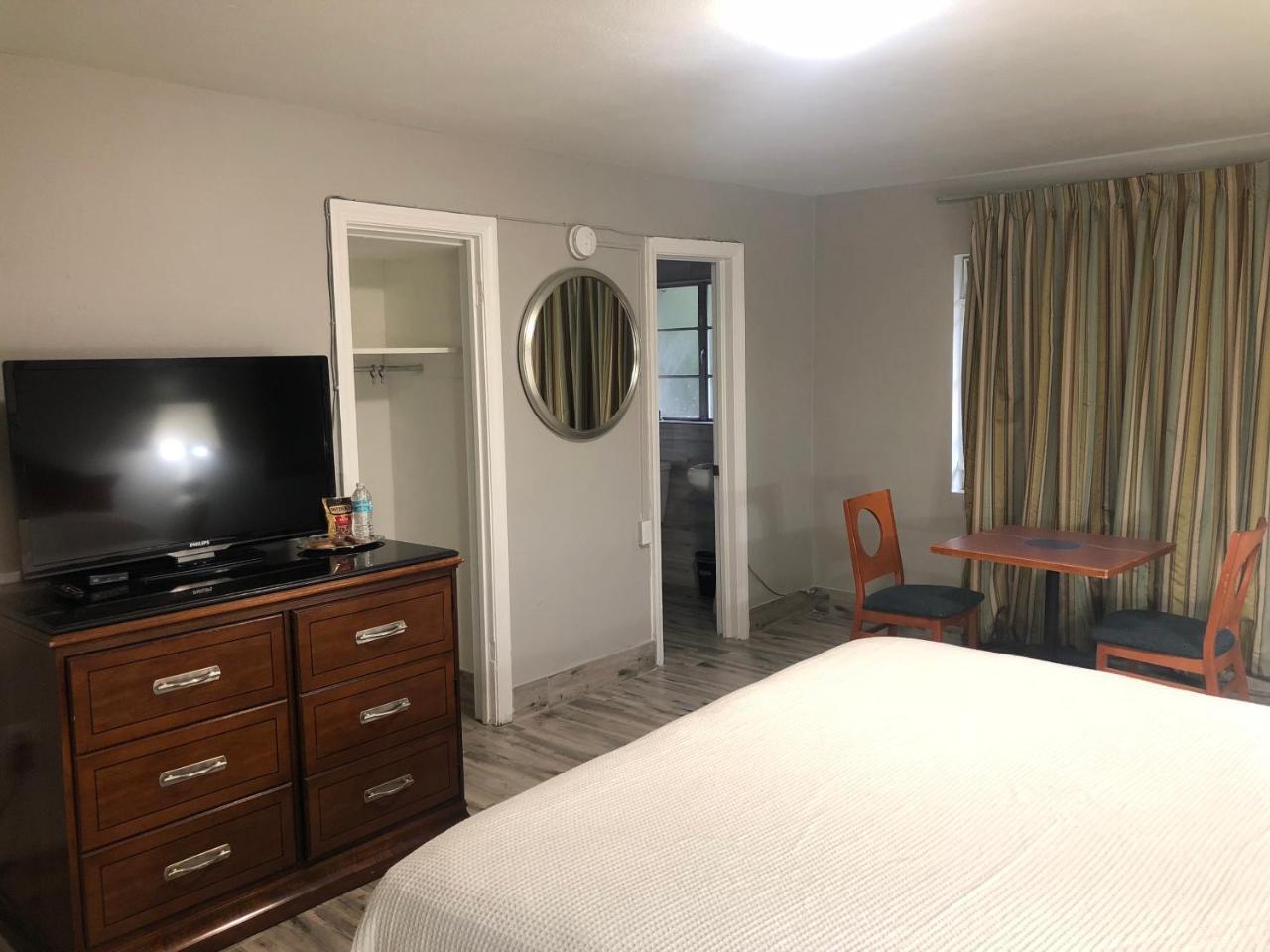 Bay Breeze Inn Bradenton Downtown Bagian luar foto